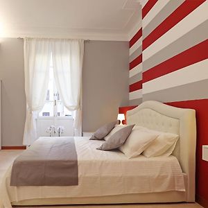 Zimmer mit Kingsize-Bett